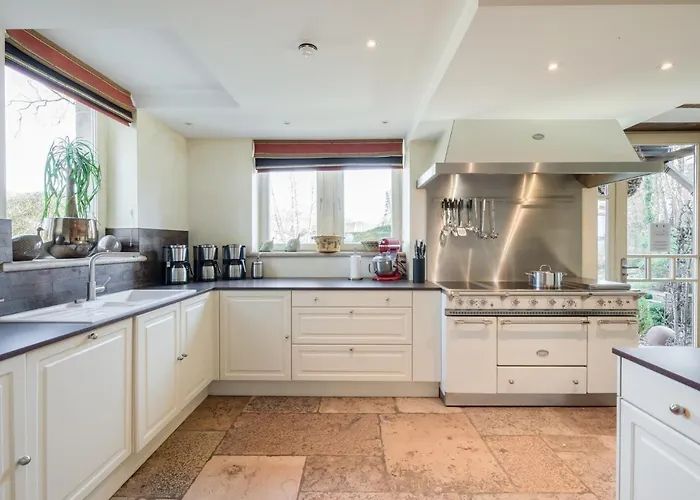 לינה וארוחת בוקר La D'olne 4*